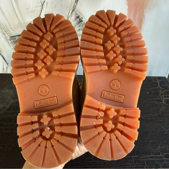 Timberland Tan and Brown Boots with Chunky Sole size 7 - Picture 7 of 9